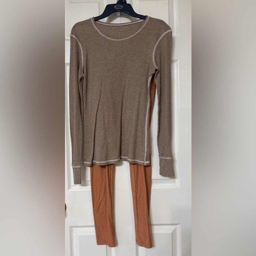 LuLaRoe Women’s Orange Patterned Leggings & Long Sleeve Thermal Top